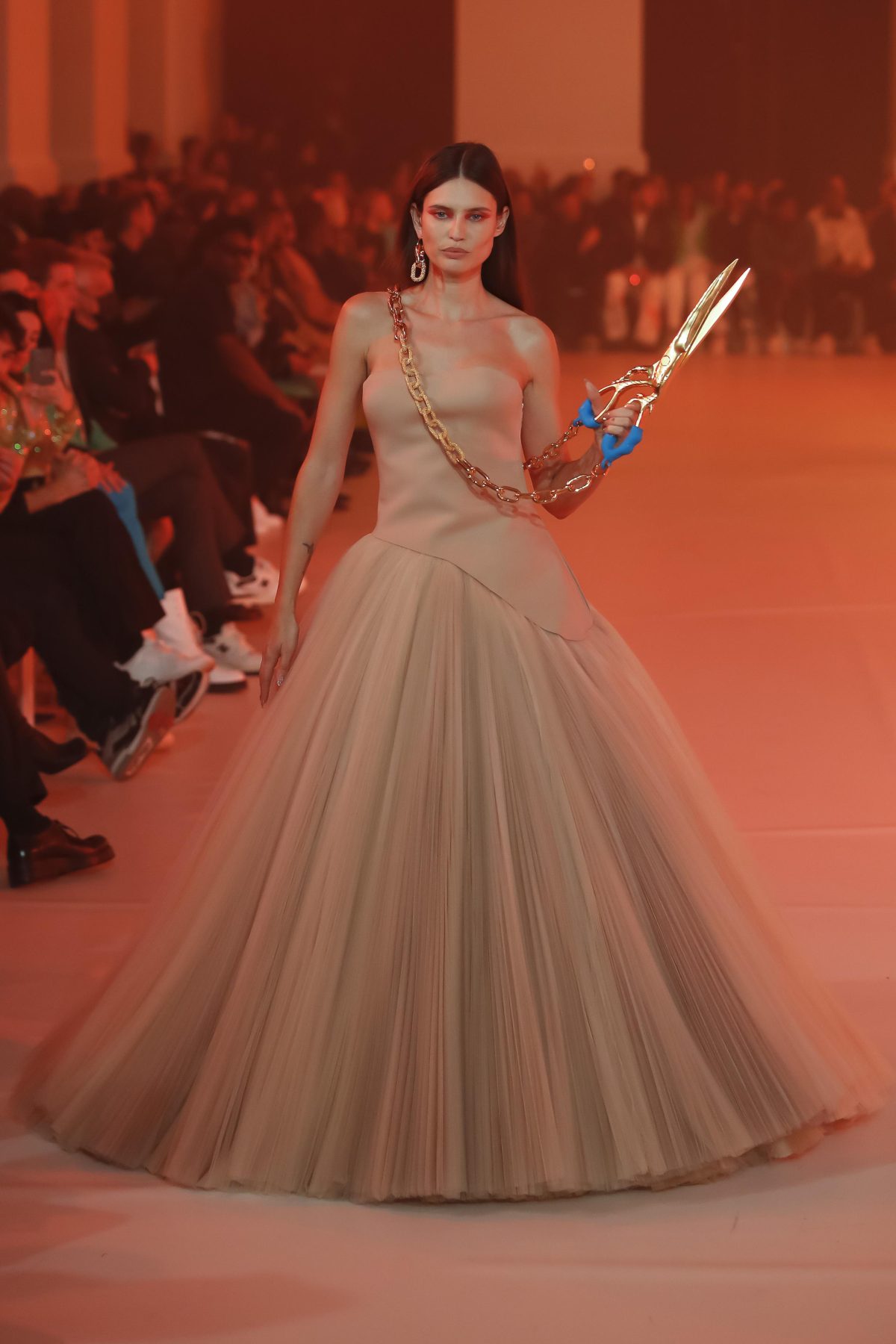 Galleria foto 'La moda a Parigi reimmagina il futuro' - foto 10