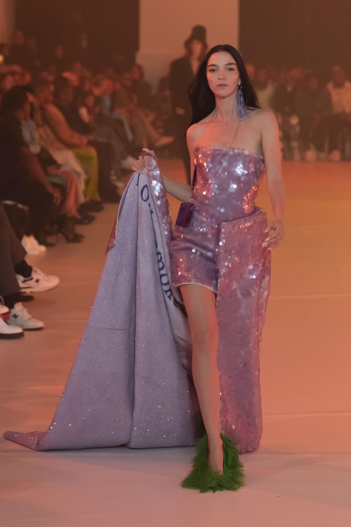 Galleria foto 'La moda a Parigi reimmagina il futuro' - foto 27