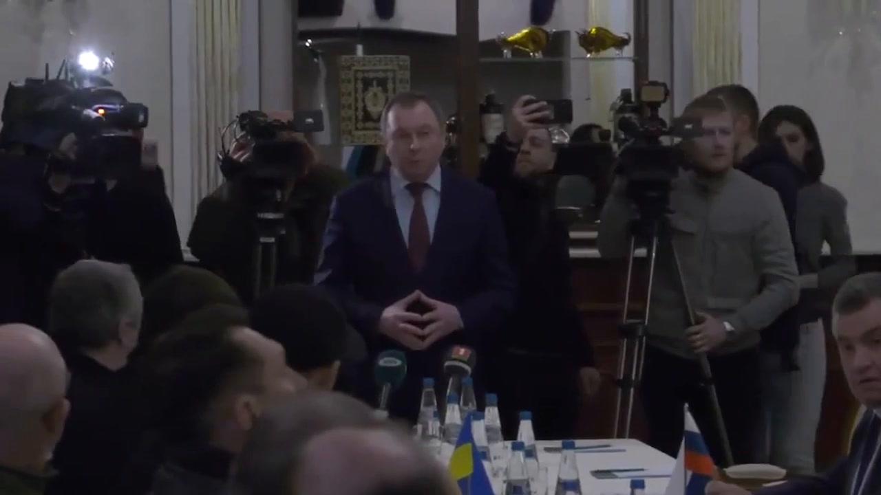 Colpito da un missile il palazzo di Kharkiv: ecco i danni | Video