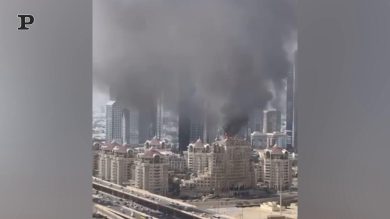 Incendio in un hotel di 20 piani a Dubai | Video