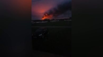 Esplosione in un deposito armi in Russia | Video