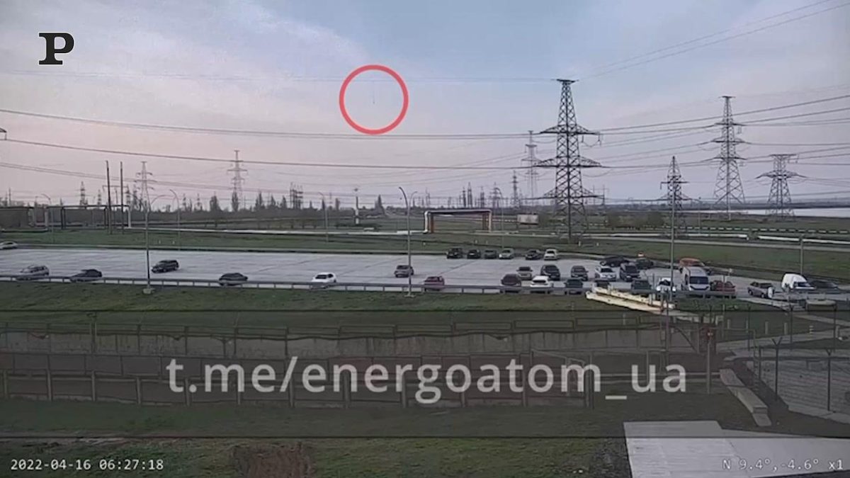 Galleria foto 'Ucraina, missili sopra la centrale nucleare di Zaporizhzhia | Video' - foto 4