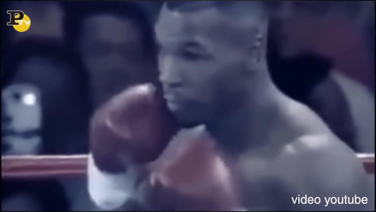Mike Tyson ha preso a pugni un ragazzo che lo provocava | Video