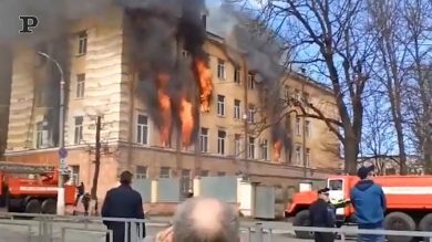 Russia, in fiamme una struttura di ricerca militare a Tver’ | Video
