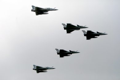 La Serbia è amica di Putin ma compra i caccia Rafale dalla Francia