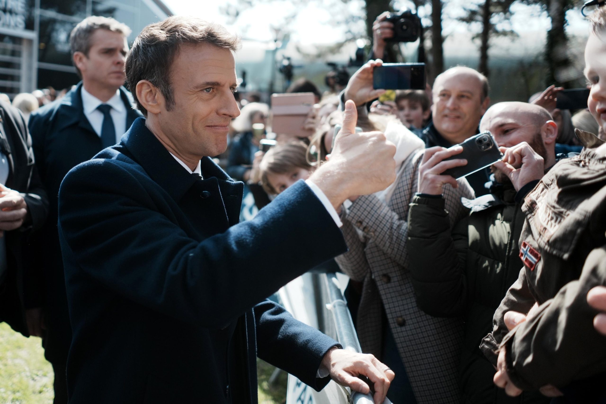 Francia, sarà ballottaggio Macron-Le Pen tra gli elettori in fuga