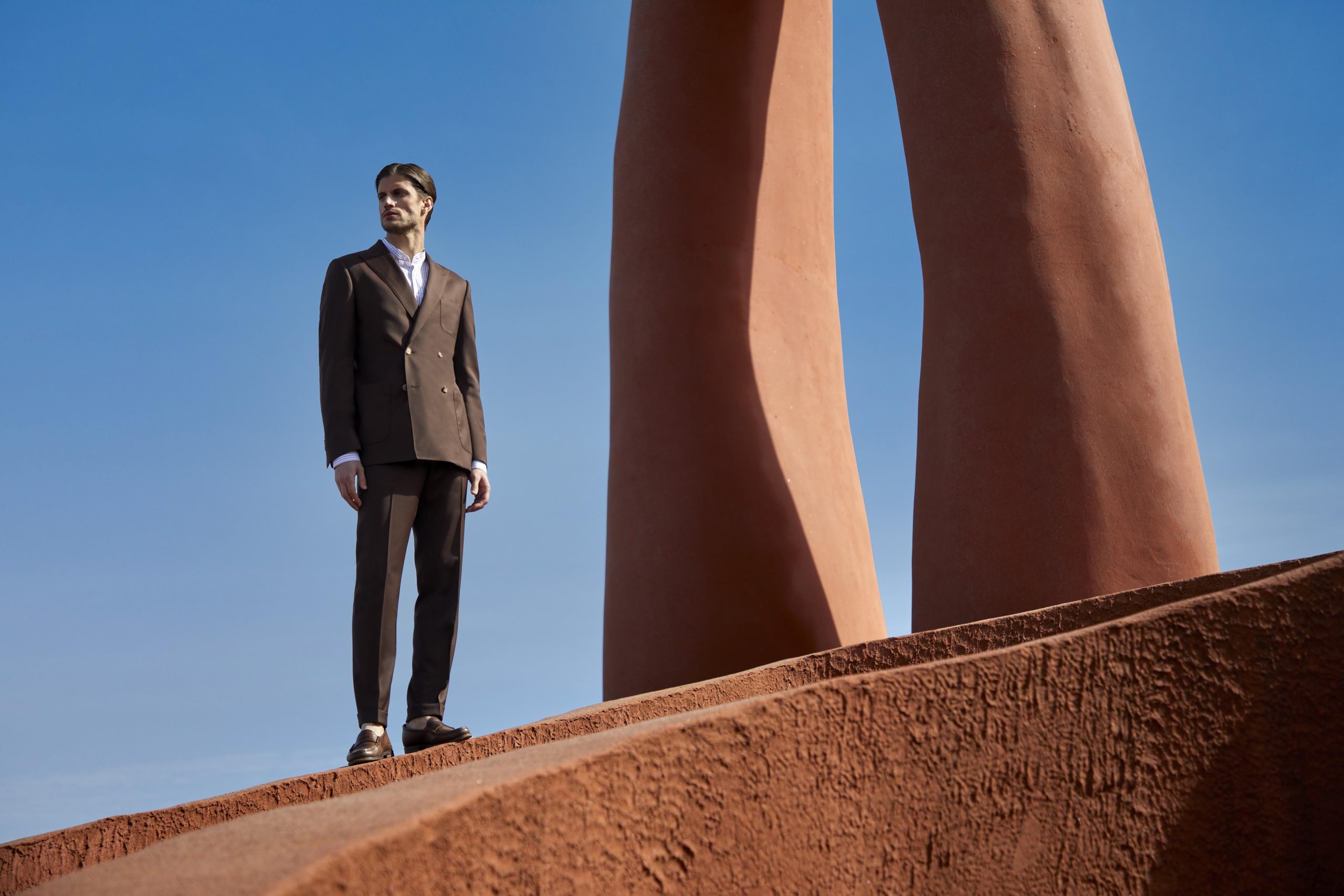 Colori terracei, blu e vitaminici per i nuovi  filati e pellami performanti e sostenibili