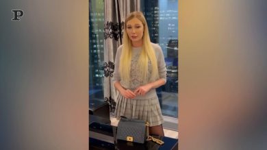 Le influencer russe fanno a pezzi le borse Chanel | Video