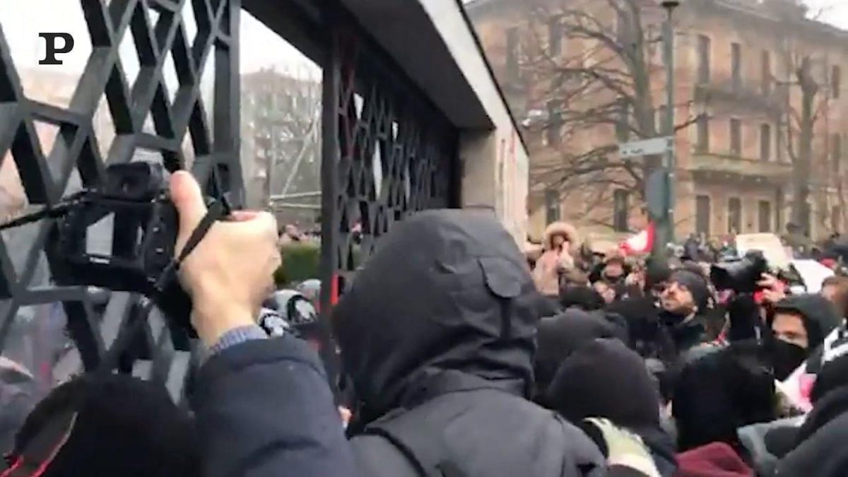 Galleria foto 'Scontro tra carri armati russi e soldati ucraini: le immagini dal drone | Video' - foto 4