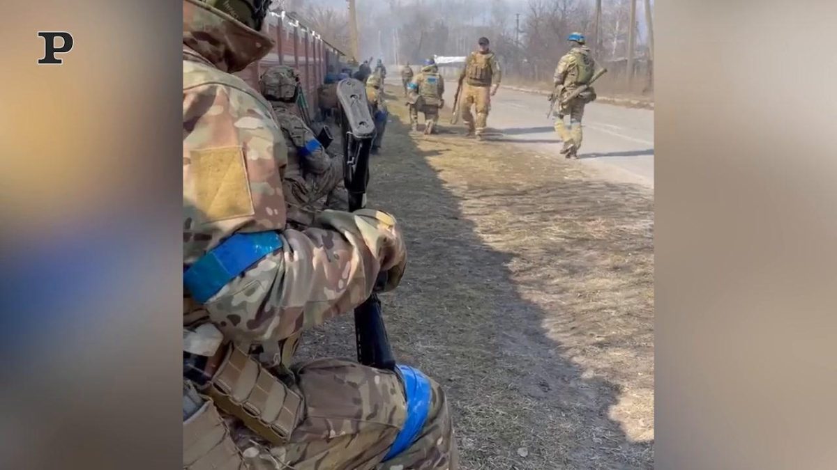 Galleria foto 'Mariupol, una mamma canta al suo bambino appena nato in un rifugio | Video' - foto 4