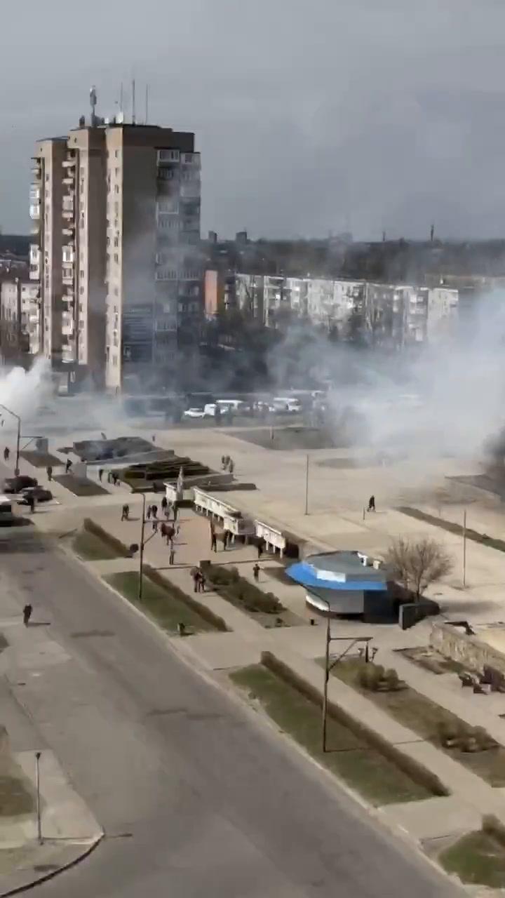 Zelensky in visita a Bucha | Video Zelensky in visita a Bucha | Video