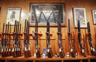 Sulle armi negli Usa la fiera dell’ipocrisia e dell’ignoranza