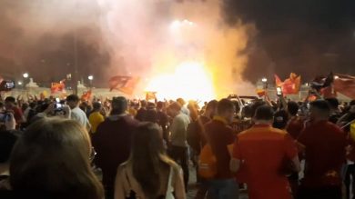 Roma in festa per la vittoria in Conference League | video