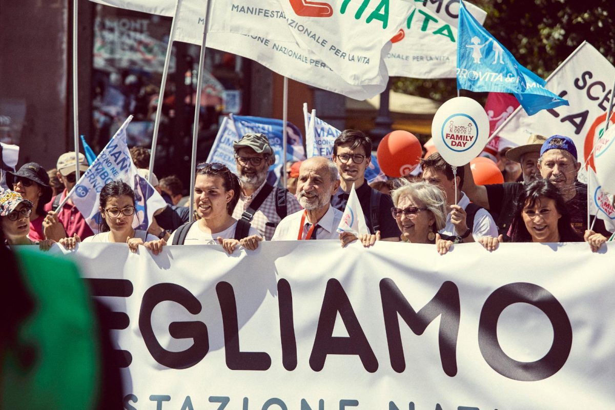 Galleria foto 'Il popolo pro life scende in piazza per “Scegliamo la Vita”' - foto 2