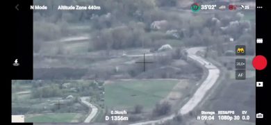 Drone kamikaze ucraino distrugge carro russo | video