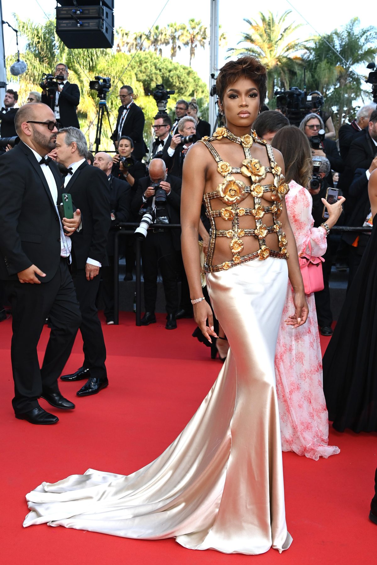 Galleria foto 'I belli di Cannes: da Anne Hathaway a Matteo Berrettini' - foto 2