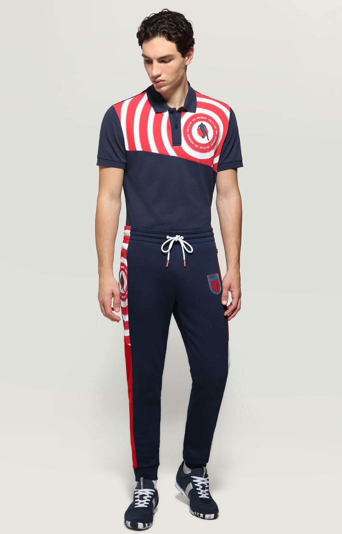 Galleria foto 'Le divise urbane fra eleganza atletica e sport high tech' - foto 3