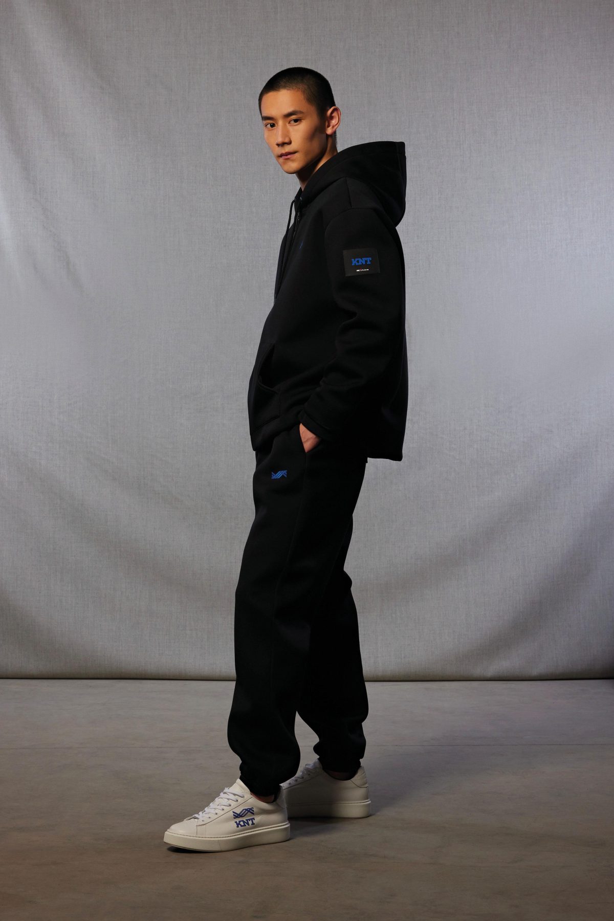 Galleria foto 'Le divise urbane fra eleganza atletica e sport high tech' - foto 9