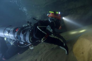 The Rescue, il film sul salvataggio nella grotta thailandese di Tham Luang – Video
