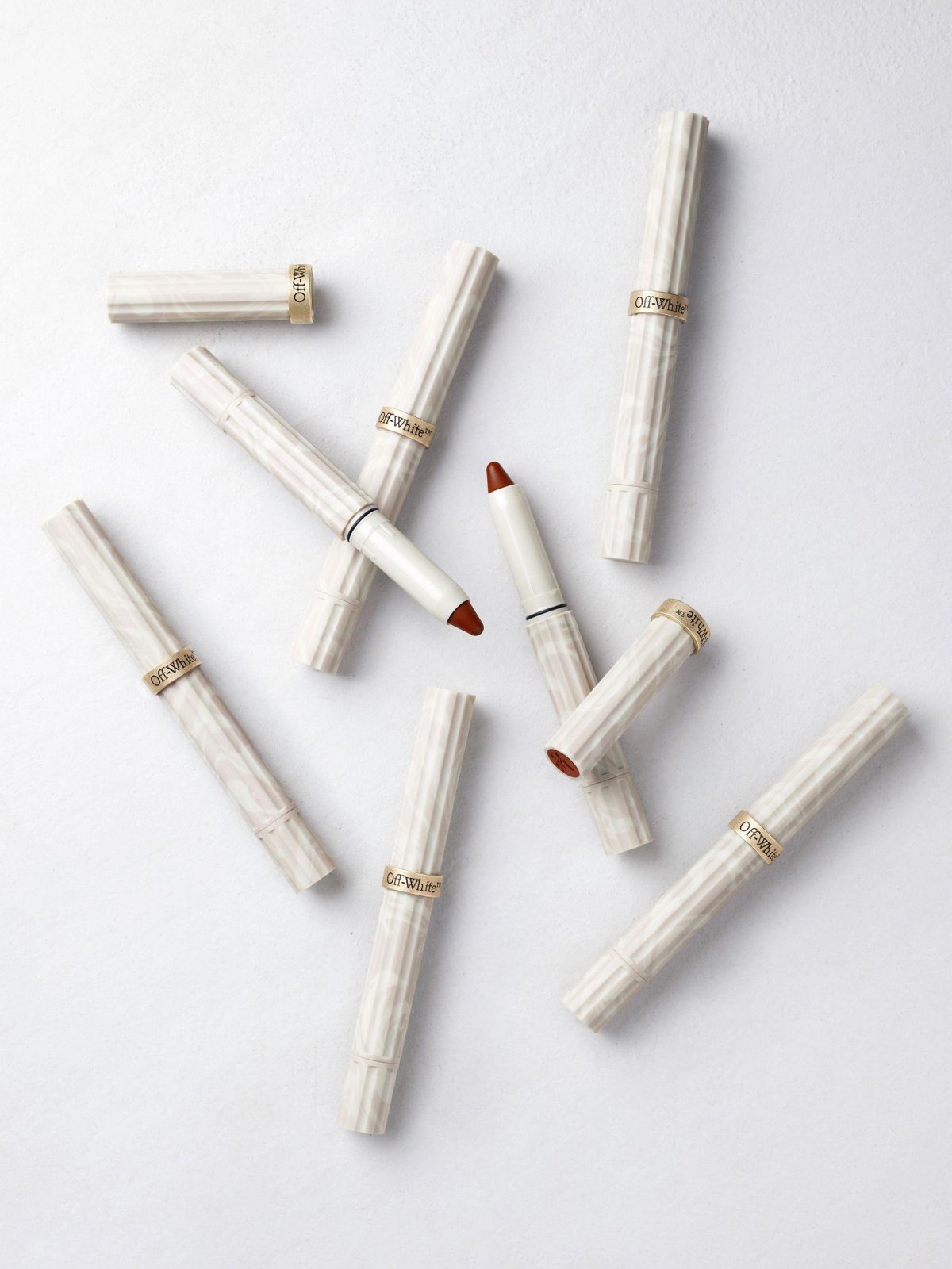 Galleria foto 'Off-White sbarca nell’universo beauty con «Paperwork»' - foto 18