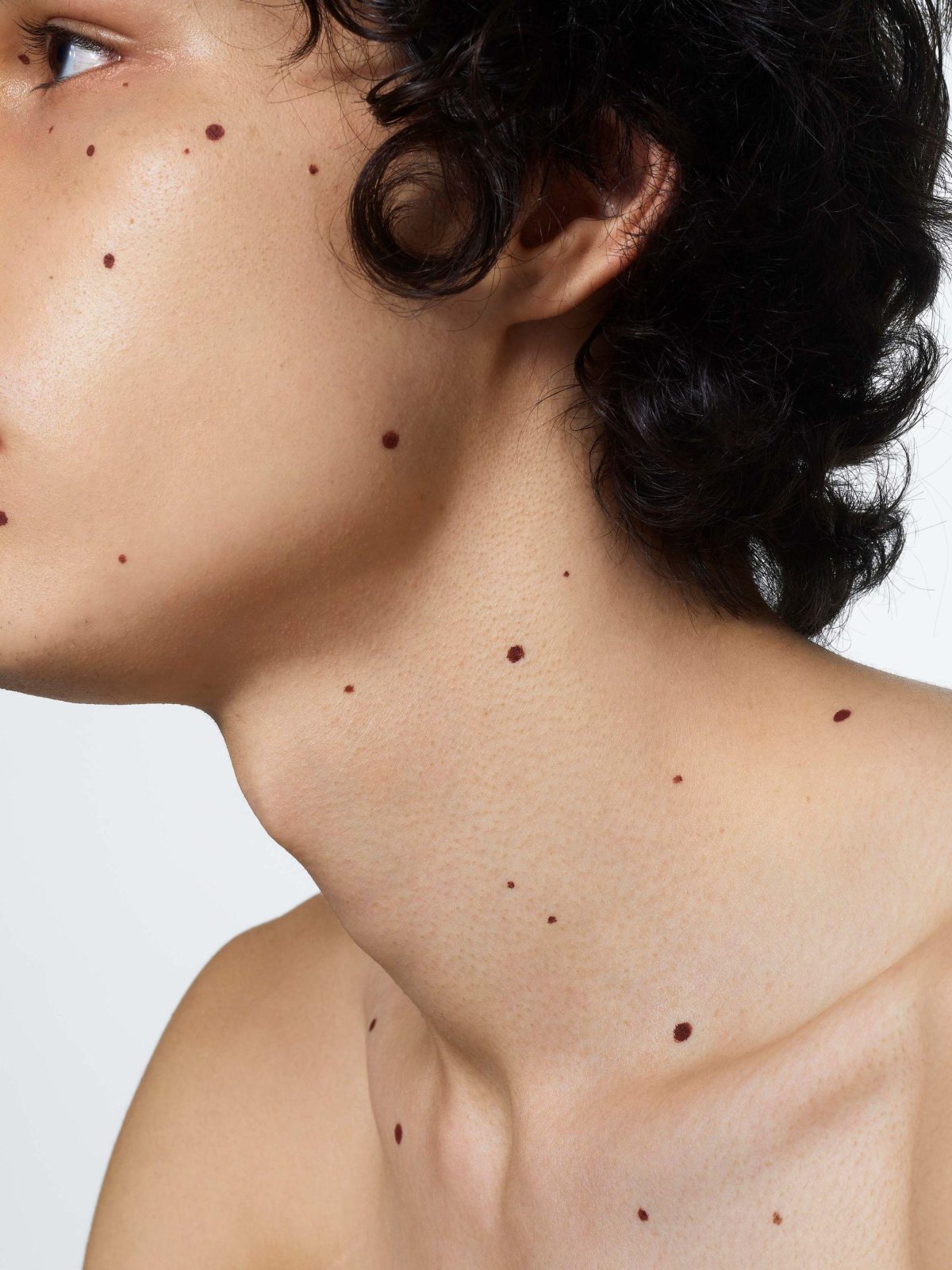 Galleria foto 'Off-White sbarca nell’universo beauty con «Paperwork»' - foto 19