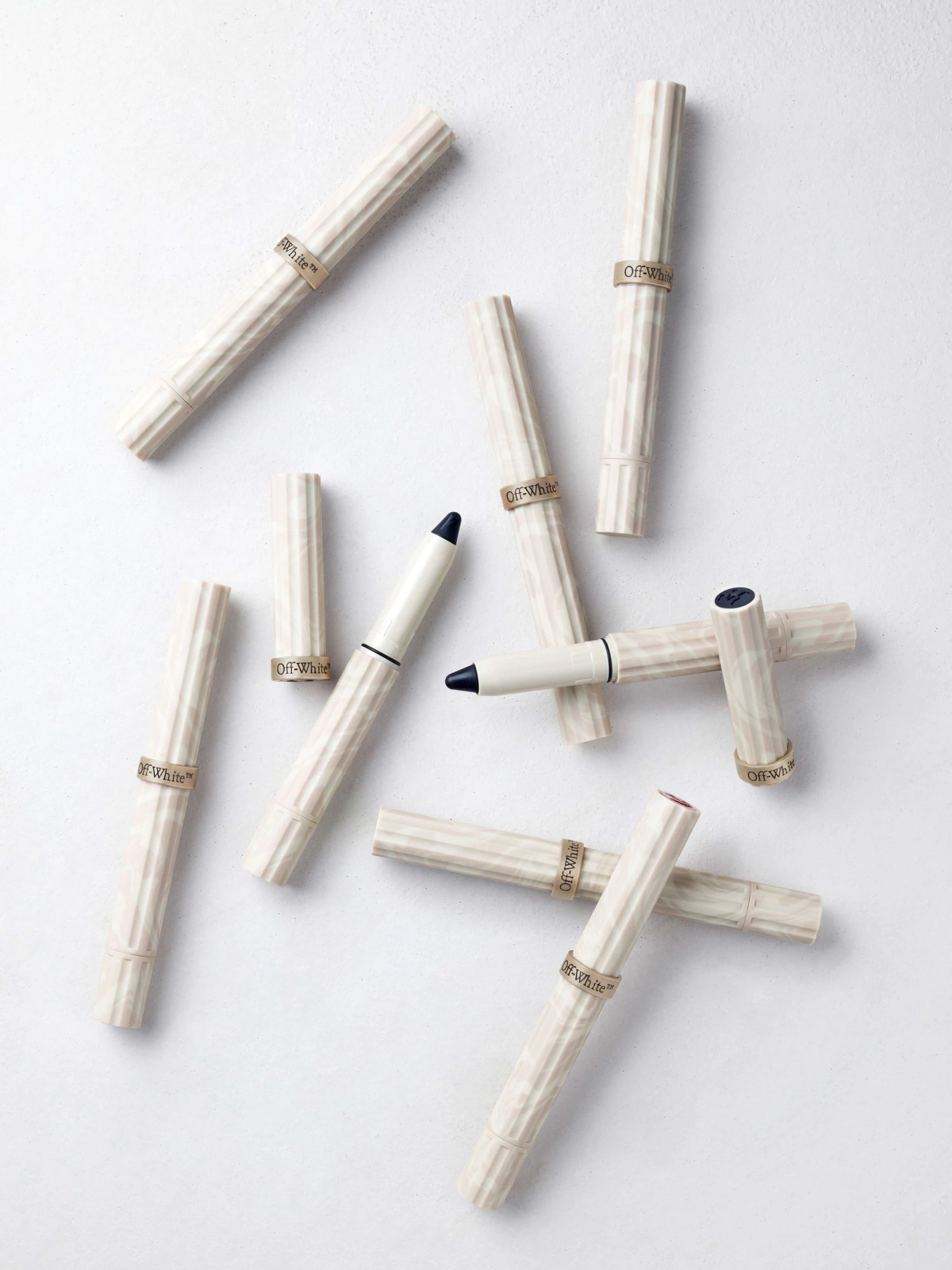 Galleria foto 'Off-White sbarca nell’universo beauty con «Paperwork»' - foto 20