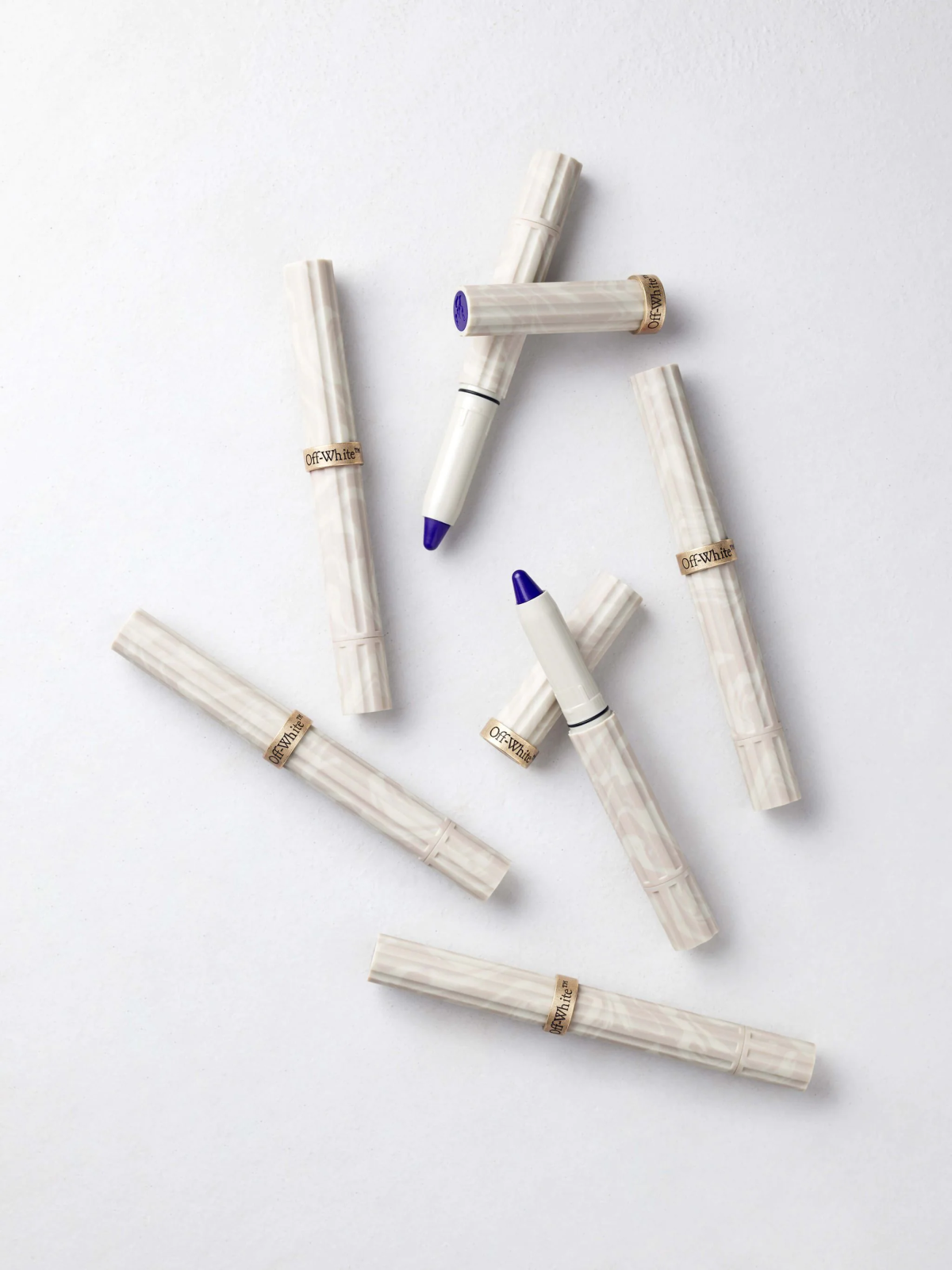 Galleria foto 'Off-White sbarca nell’universo beauty con «Paperwork»' - foto 24