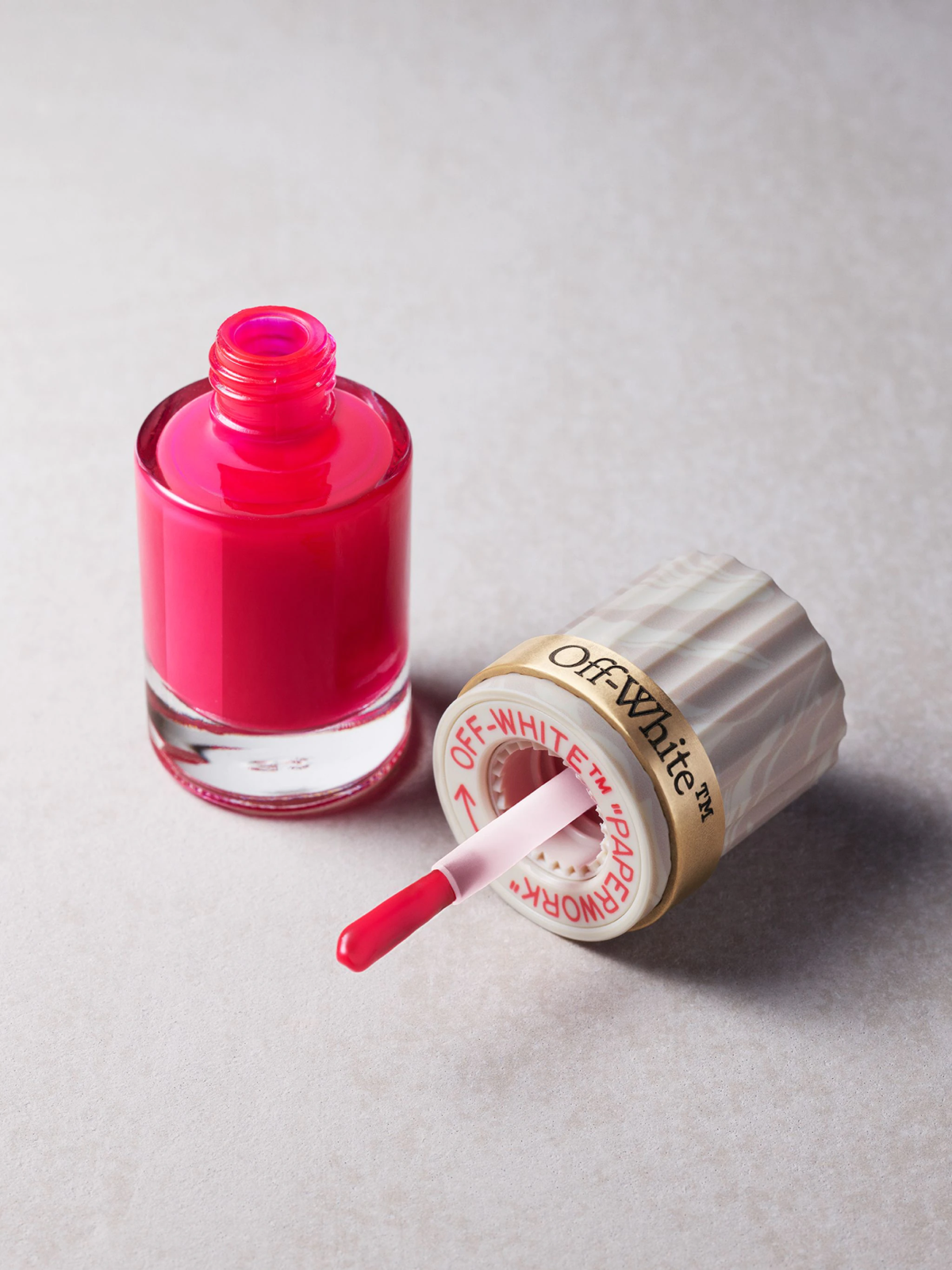 Galleria foto 'Off-White sbarca nell’universo beauty con «Paperwork»' - foto 3