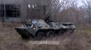 Carro russo esplode su una mina | video