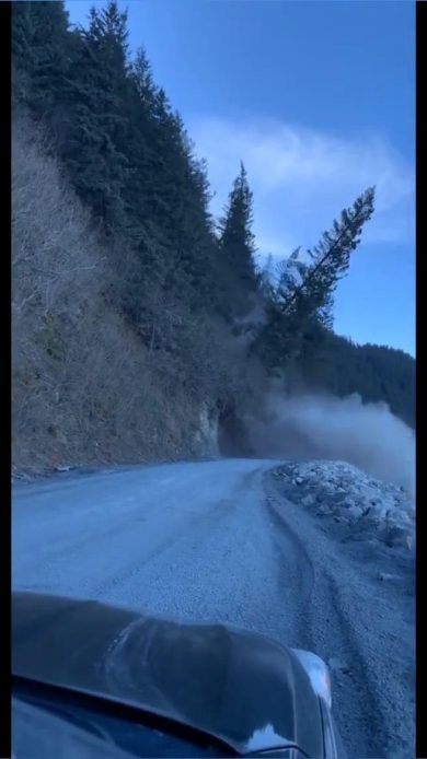 Alaska, frana una collina sull’Isola di Seward | video