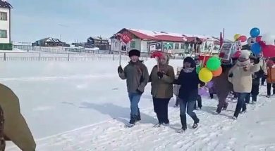 La parata del 9 maggio nel villaggio gelido della Yakuzia | video