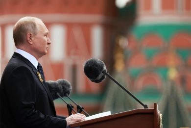 Putin spento e scialbo davanti alla grande parata del 9 maggio