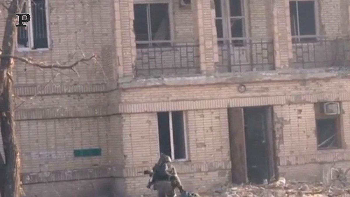 Galleria foto 'Mariupol, l’evacuazione dei civili dall’acciaieria Azovstal | Video' - foto 2