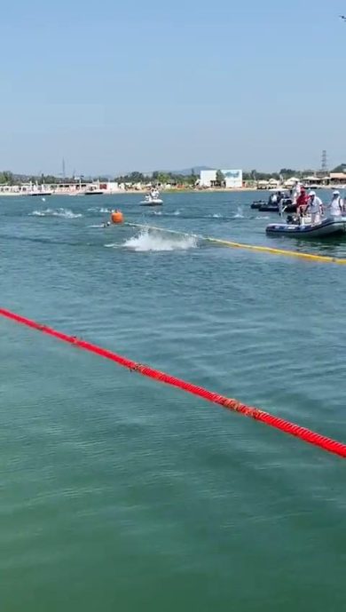 La volata da medaglia d’oro di Dario Verani nella 25km di nuoto | video