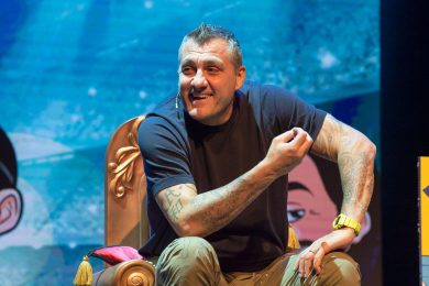 Vieri: «Ve la dò io la tv» (in teatro)