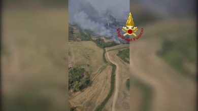 Maxi incendio a Roma, esplose bombole Gpl