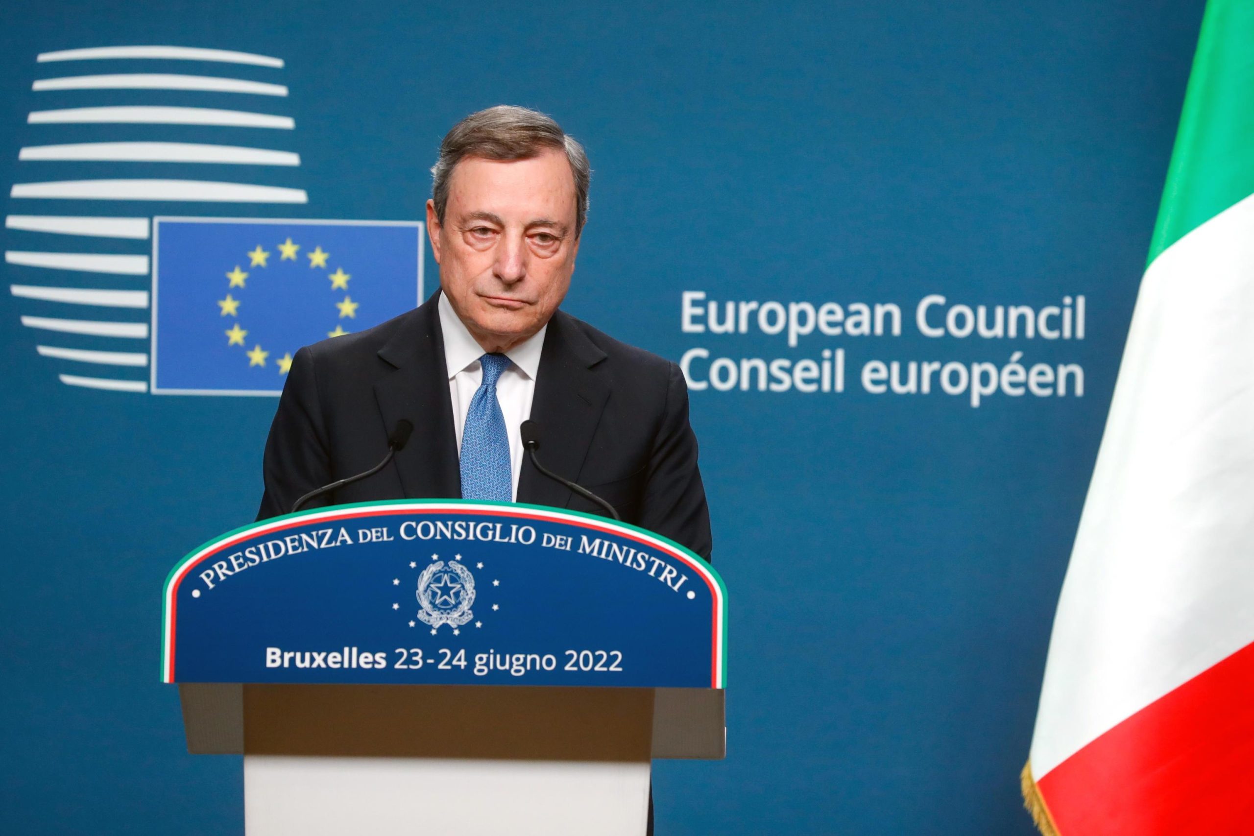 Su gas e petrolio l’Europa rinvia ma Draghi rassicura: «Inverno senza emergenze» Su gas e petrolio l’Europa rinvia ma Draghi rassicura: «Inverno senza emergenze»
