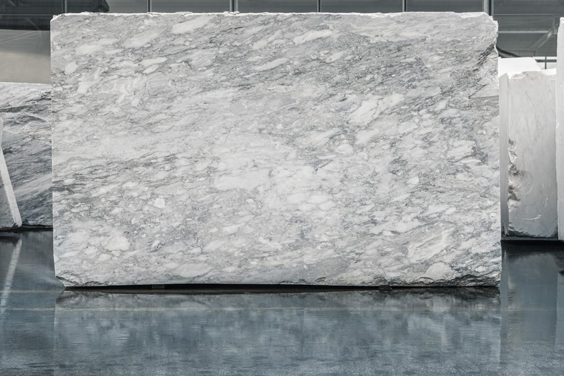 Invictus Versilys e la sostenibile leggerezza del marmo