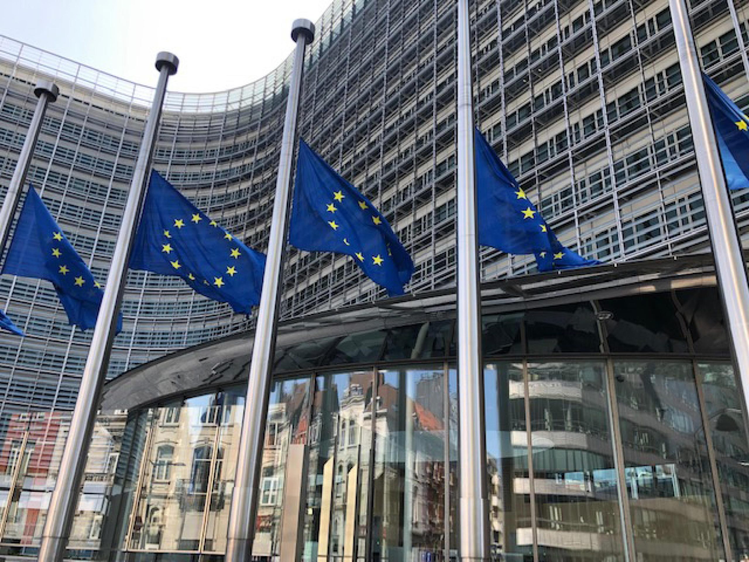 L’emergenza energia sta uccidendo l’economia ma l’Europa rinvia le decisioni dopo le vacanze
