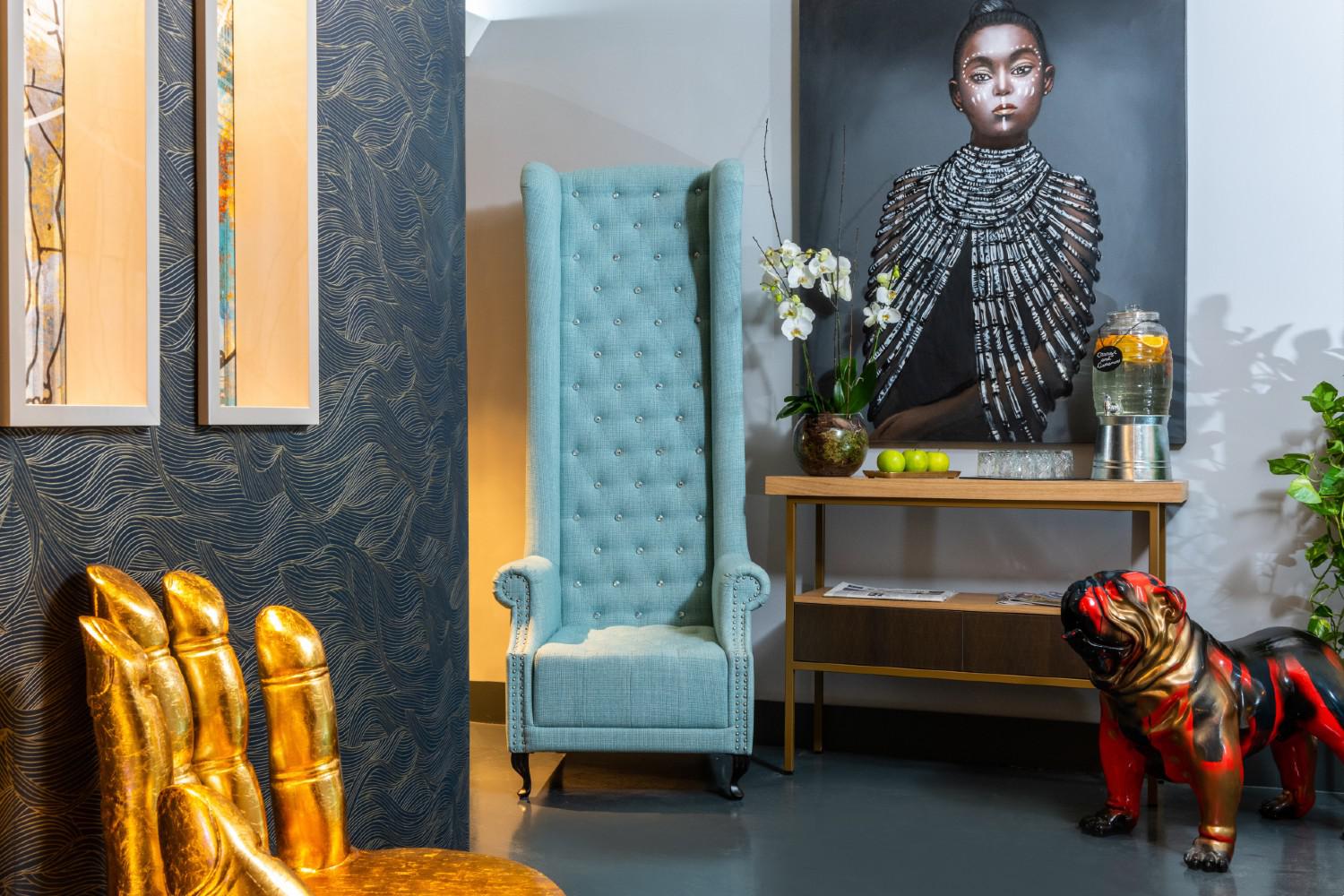 Tra robot camerieri e camere per donne d’affari, l’albergo torna a stupire