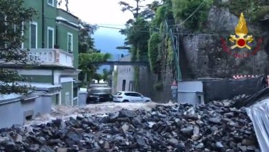 Frane nella notte nel comasco, a Laglio e Nesso | video