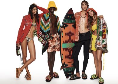 I costumi di tendenza per lei e lui nei paradisi estivi