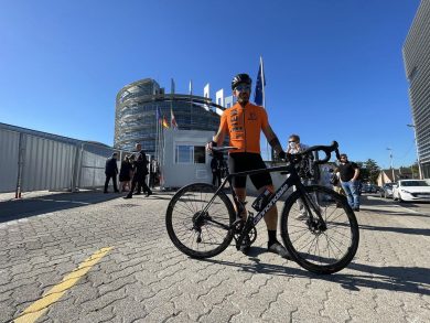 Una maratona in bicicletta per il fumo alternativo