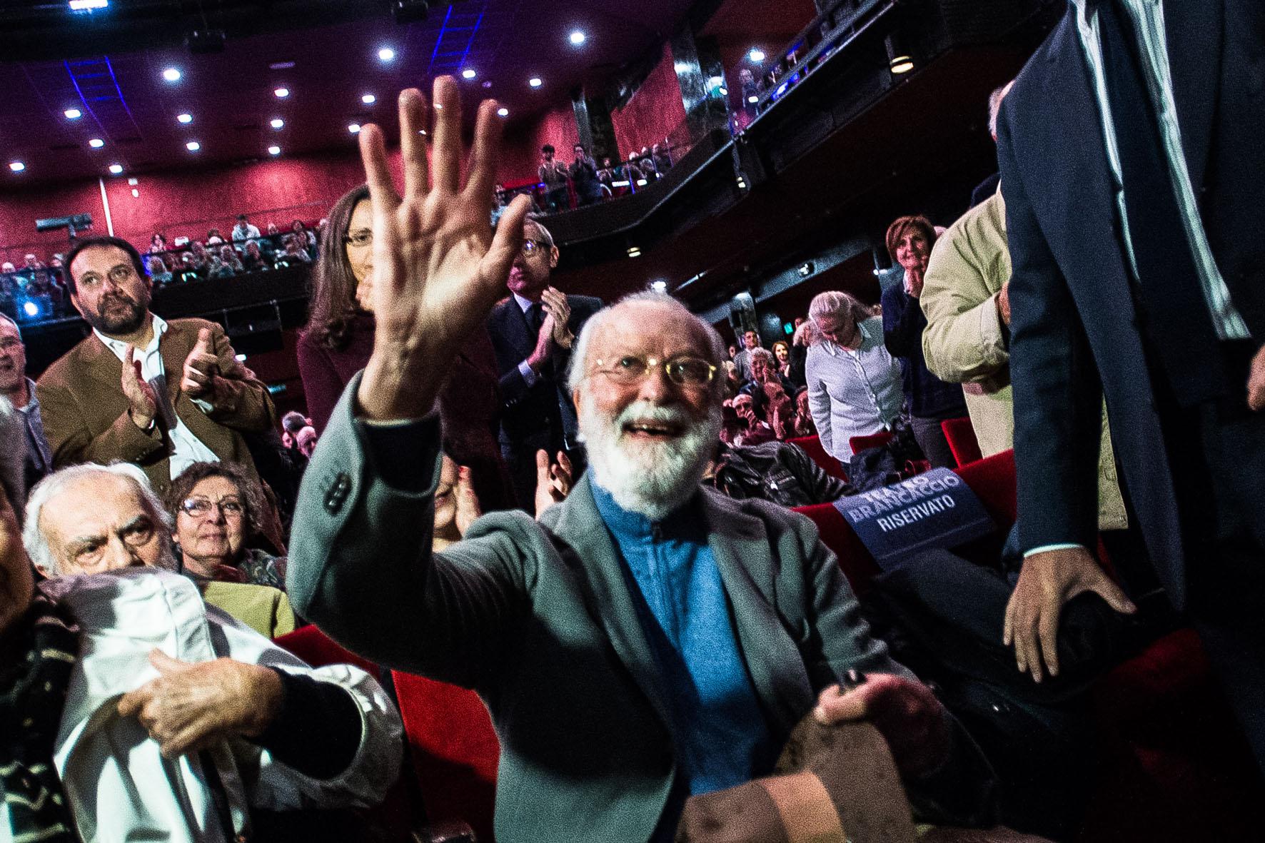 Elogio dell’incoerenza: donne, bugie e l’importanza di avere sempre un nemico