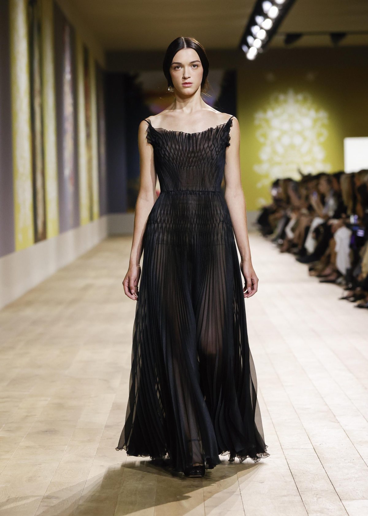 Galleria foto 'L’Haute Couture ritrova la bellezza di un tempo' - foto 24