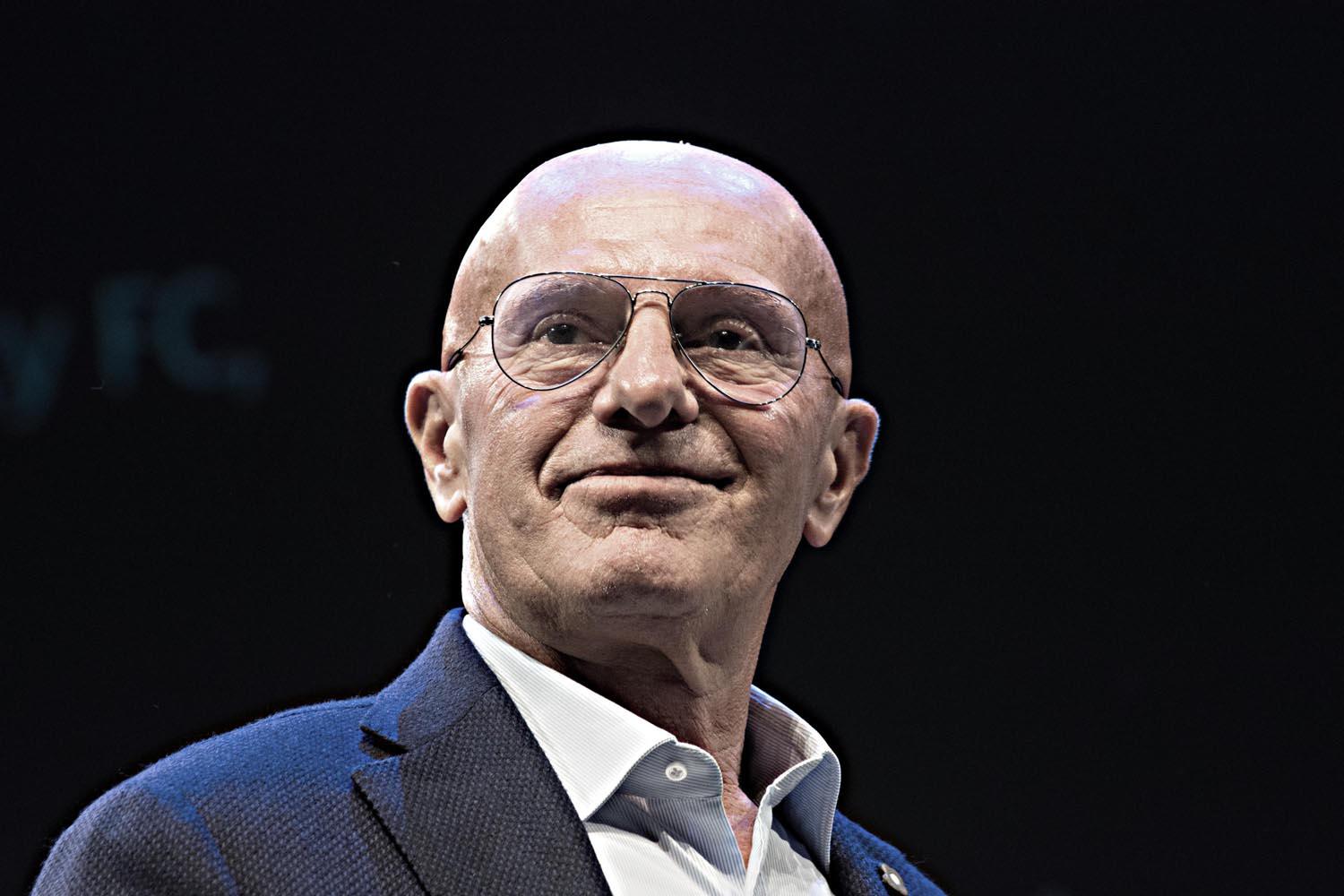 Sacchi: «Vi racconto 
come sono cambiati 
il mondo  
e il calcio.
Dalla 
mia nuova spiaggia»
