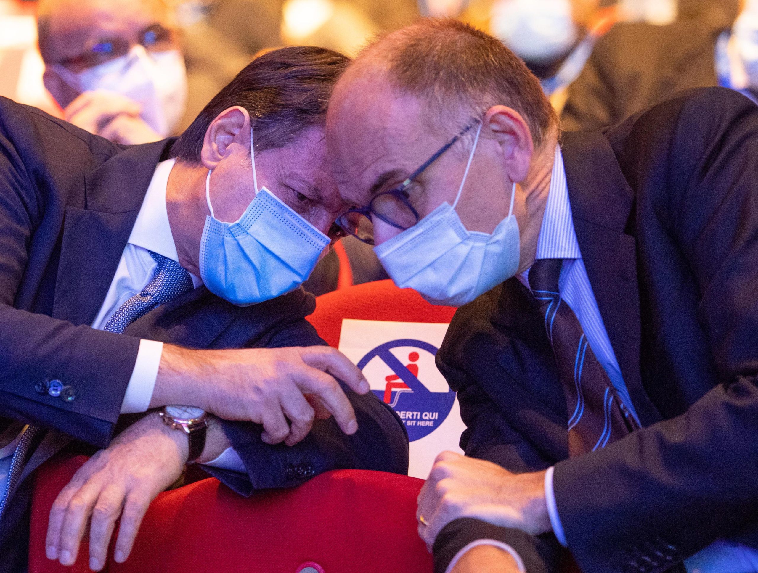 Draghi sempre più corteggiato; M5S sempre più nel caos; voto anticipato più vicino Draghi sempre più corteggiato; M5S sempre più nel caos; voto anticipato più vicino