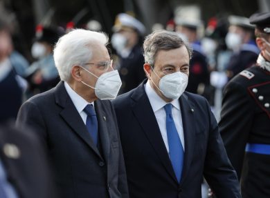 Draghi si dimette, Mattarella lo rimanda alle Camere. Si lavora per un bis pur di non votare