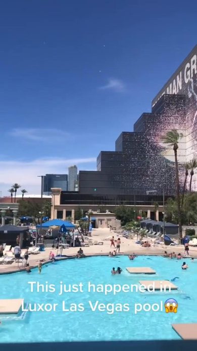 Mini tornado crea panico nella piscina di un hotel a Las Vegas | video