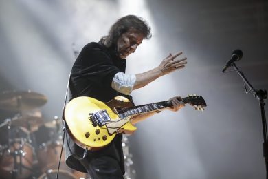 Steve Hackett suona in tour i Genesis dell’era Seconds Out